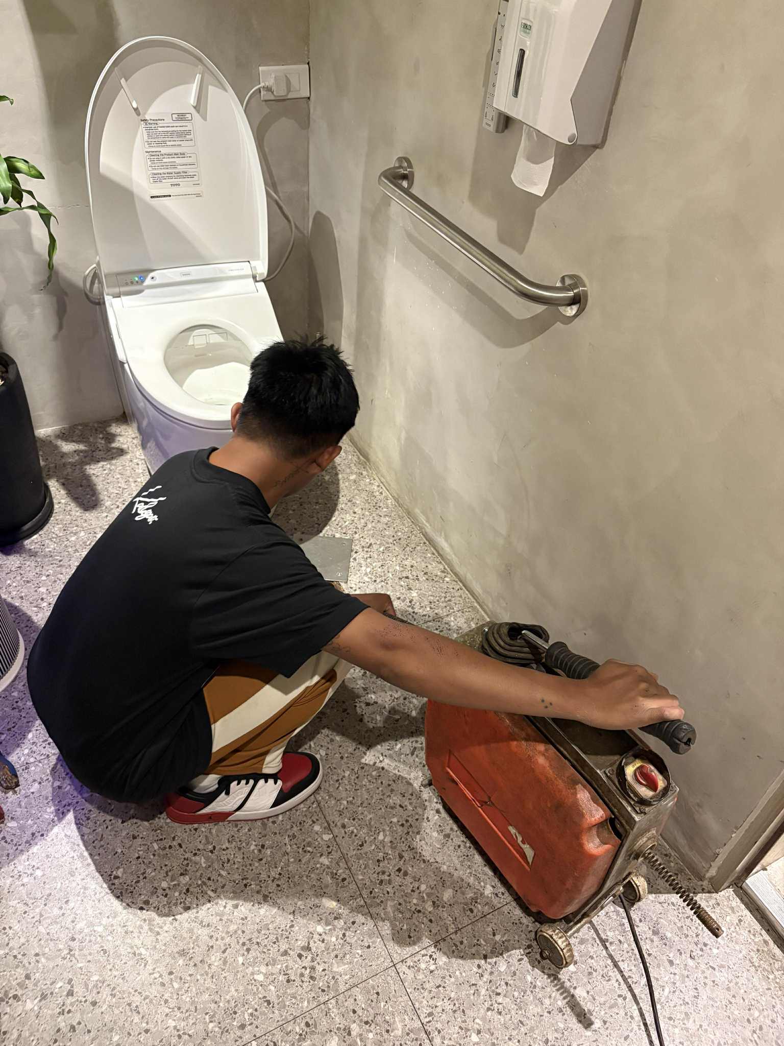 Emergency malabanan drain declogging service for blocked toilets and sewer systems